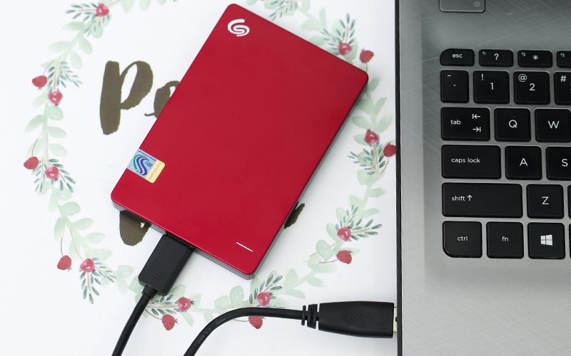 Ổ cứng HDD 1TB Seagate Backup Plus Slim đỏ cho phép chia sẻ dữ liệu dễ dàng Ổ cứng HDD 1TB Seagate Backup Plus Slim đỏ cho phép chia sẻ dữ liệu dễ dàng