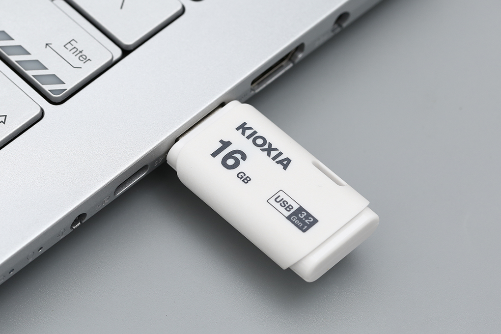USB 3.2 16GB Kioxia U301 Gen 1 hover