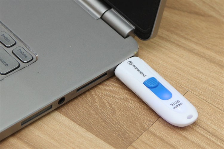 USB 3.1 16GB Transcend JetFlash 790 Màu Trắng