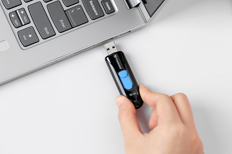 USB 3.1 16GB Transcend JetFlash 790 Màu Xanh đen