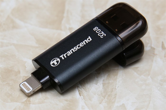 USB OTG 32 GB Transcend cho iPhone- iPad Màu Đen