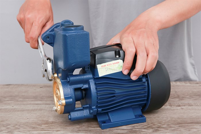 Máy bơm nước đẩy cao chân không Kangaroo KG 200BP 200W Màu Xanh Dương