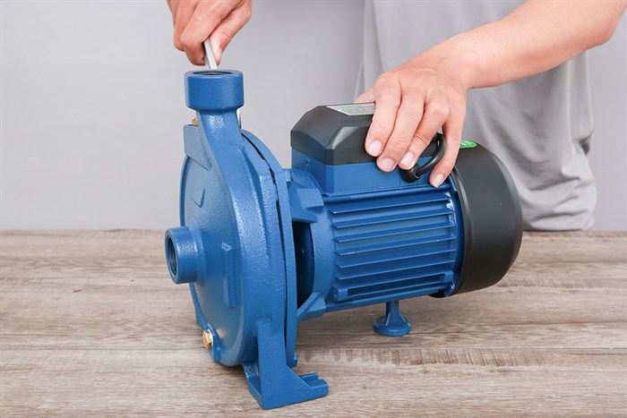 Máy bơm nước đẩy cao ly tâm Kangaroo KG 750CP 750W Màu Xanh Dương