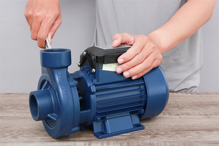 Máy bơm nước đẩy cao ly tâm Kangaroo KG 750DK 750W Màu Xanh Dương