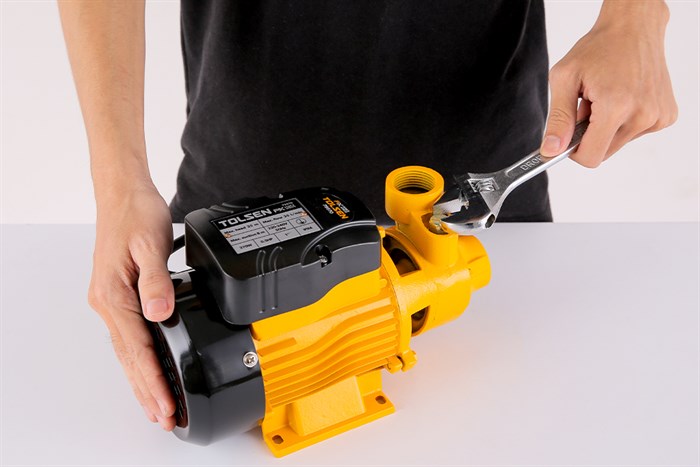 Máy bơm nước đẩy cao Tolsen 79970 370W