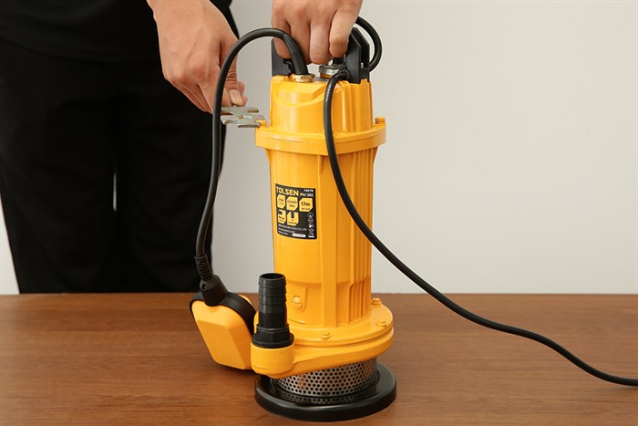 Máy bơm chìm Tolsen 79978 370W Màu Đen - Vàng