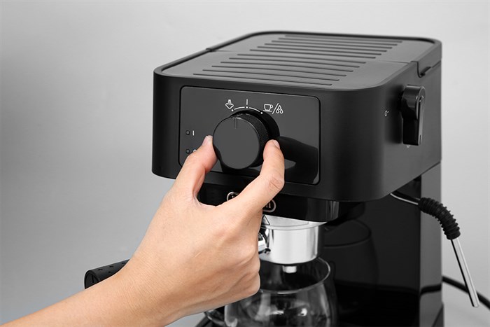 Máy pha cà phê Delonghi EC230.BK Màu Đen