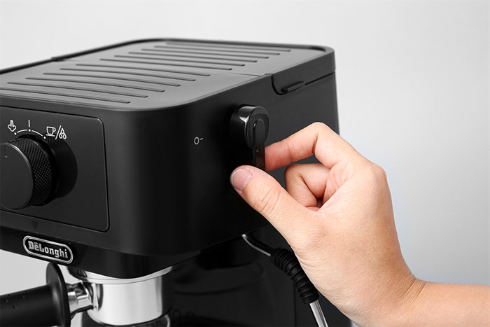 Máy pha cà phê Delonghi EC230.BK Màu Đen