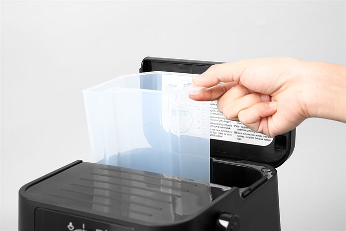 Máy pha cà phê Delonghi EC230.BK Màu Đen