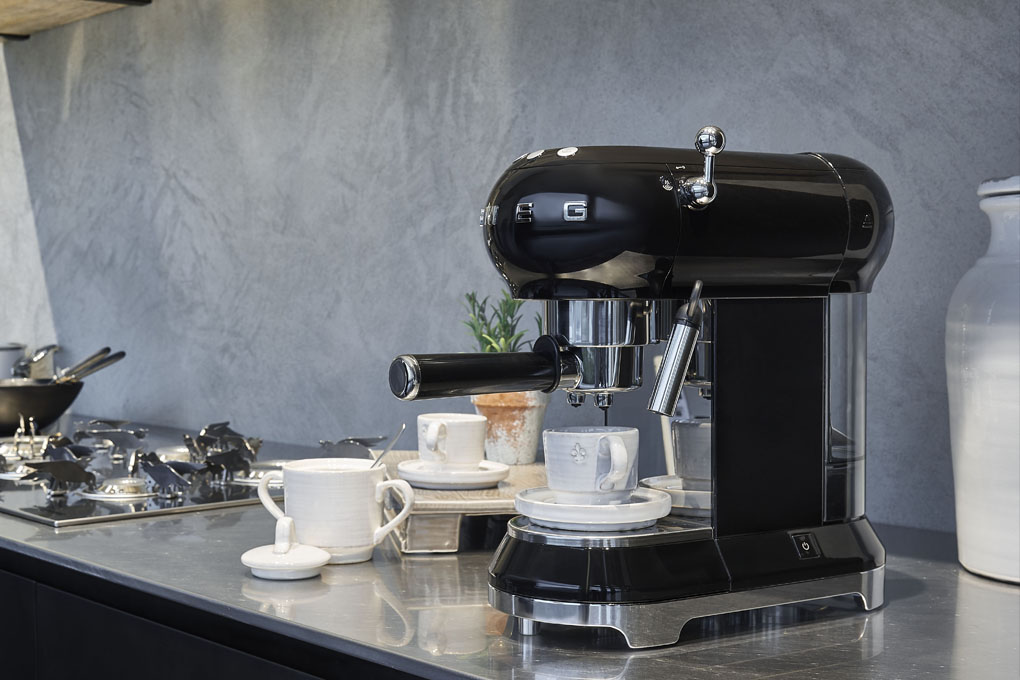 Máy pha cà phê Smeg ECF01BLEU (535.43.650) Màu Đen