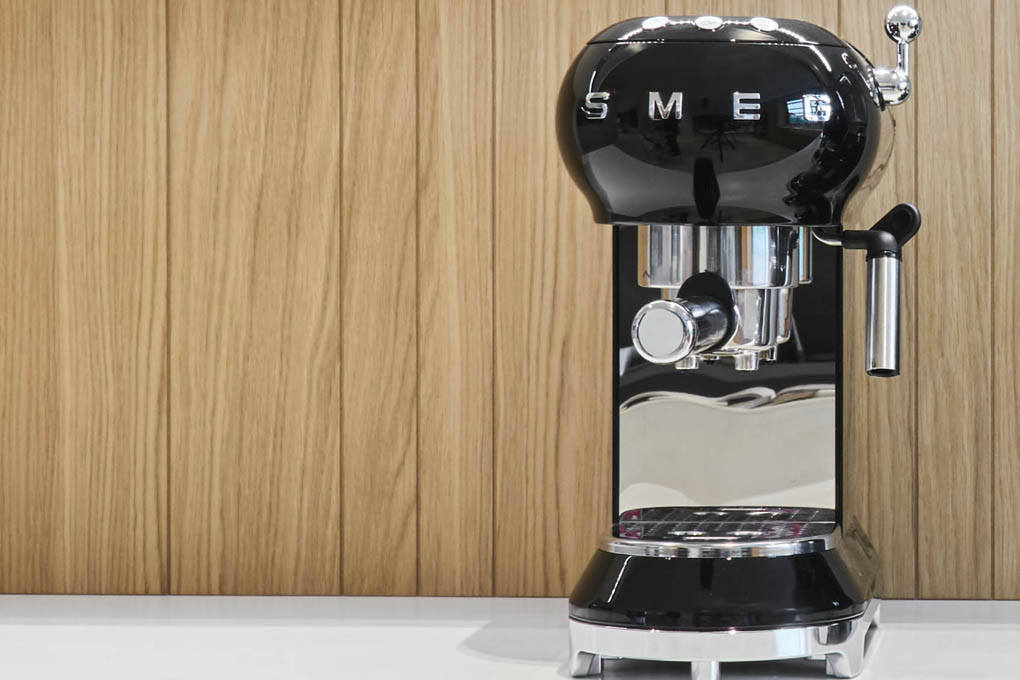 Máy pha cà phê Smeg ECF01BLEU (535.43.650) Màu Đen