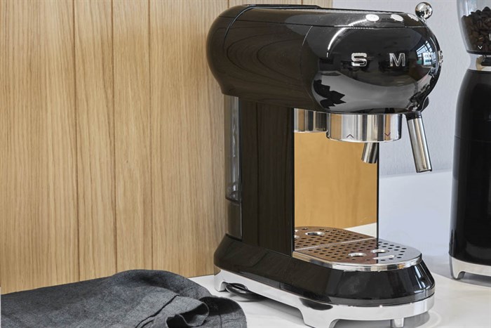 Máy pha cà phê Smeg ECF01BLEU (535.43.650) Màu Đen