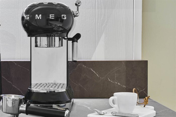 Máy pha cà phê Smeg ECF01BLEU (535.43.650) Màu Đen