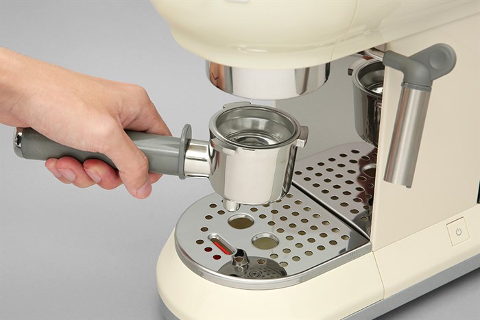 Máy pha cà phê Smeg ECF01CREU (535.43.655) Màu Kem