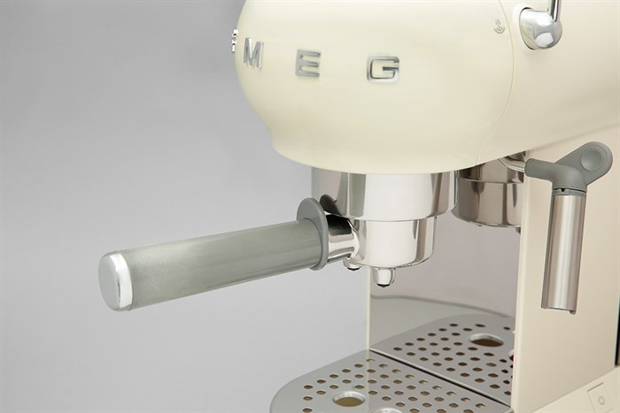 Máy pha cà phê Smeg ECF01CREU (535.43.655) Màu Kem