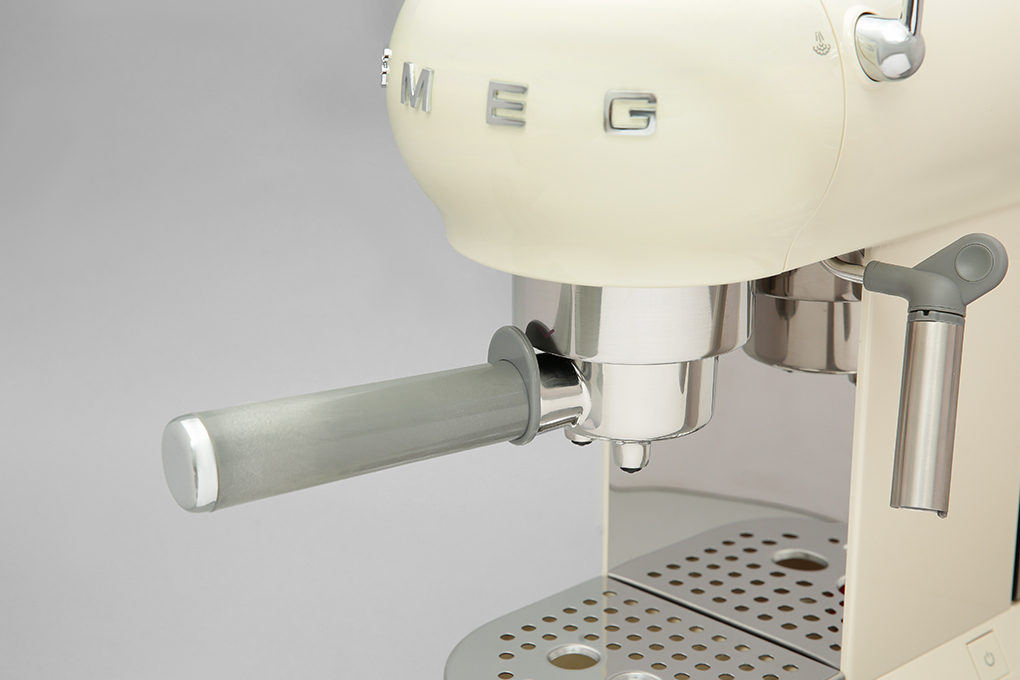 Máy pha cà phê Smeg ECF01CREU (535.43.655) Màu Kem