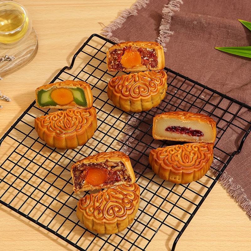 Bánh Trung Thu Như Lan hộp 4 cái - Quà tặng ý nghĩa Bánh Trung Thu Như Lan hộp 4 cái - Quà tặng ý nghĩa