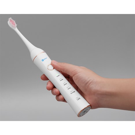 Bàn chải điện Kachi MK-309 trắng (Tặng 3 đầu bàn chải) Màu Trắng