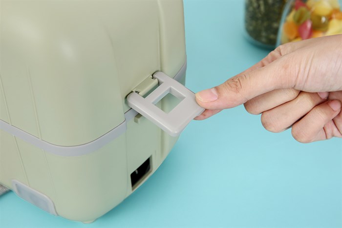 Hộp cơm điện Unie UV B1 Màu Xanh lá