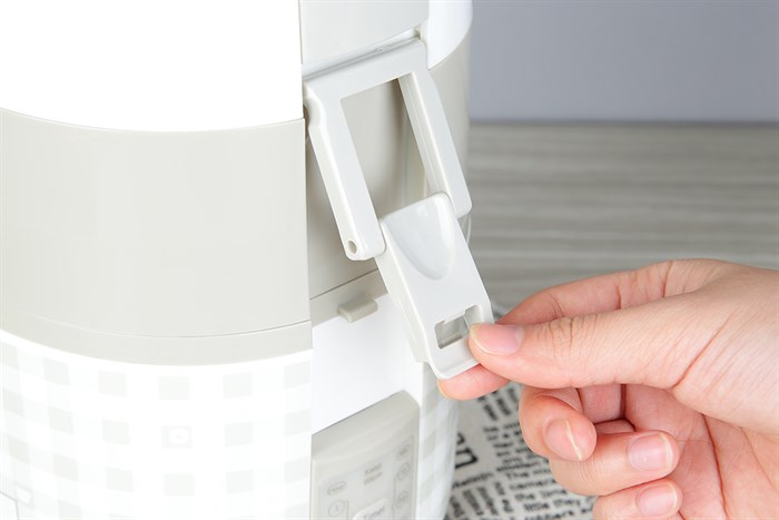 Hộp cơm điện Lock&Lock EJR216 Màu Trắng - Xám