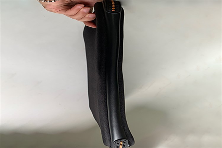 Túi chống sốc Laptop 15.6 inch WIWU bo góc Màu Đen