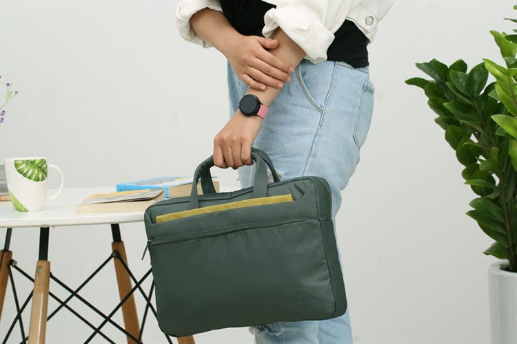 Túi xách chống sốc Laptop 13.3 inch Tucano Work out 3 Slim WO3-MB13 Màu Xanh rêu