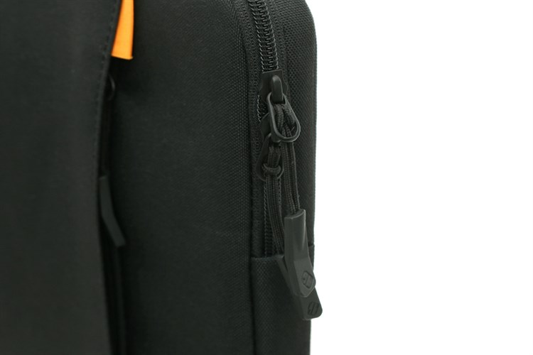 Túi chống sốc Laptop 15 inch TOMTOC A13-E02D/E02G Màu Đen