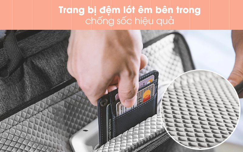 Trang bị lớp đệm mềm bên trong hấp thụ sốc hiệu quả - Túi đeo Laptop 13 inch TOMTOC A50-C01G Xám Trang bị lớp đệm mềm bên trong hấp thụ sốc hiệu quả - Túi đeo Laptop 13 inch TOMTOC A50-C01G Xám