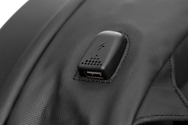 Balo Laptop 15.6 inch kèm cổng USB Arctic Hunter B-00320 Đen Màu Đen