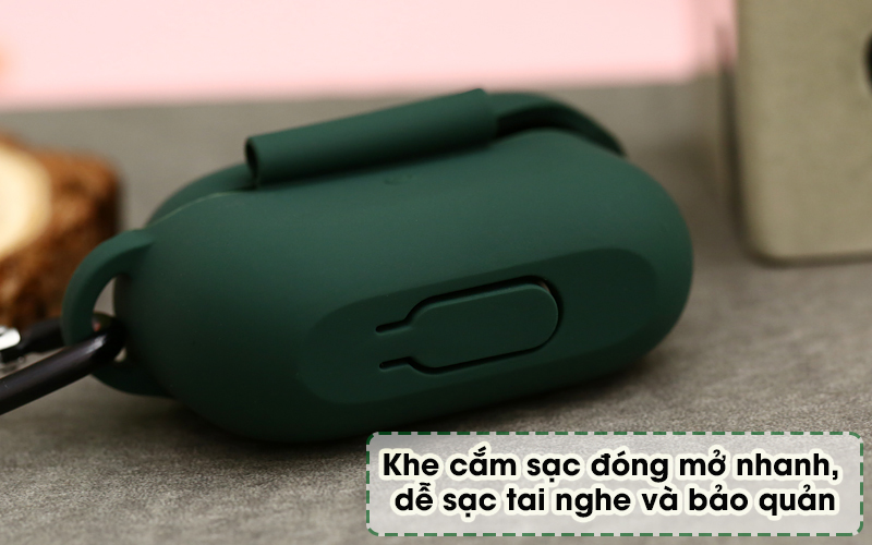 Túi đựng AirPods Pro silicone kèm móc JM AP02 Đen - Khe cắm sạc tiện sạc pin