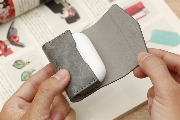 Túi đựng AirPods Pro Nhựa dẻo PU kèm móc JM PL03 Màu Xám