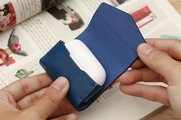 Túi đựng AirPods Pro Nhựa dẻo PU kèm móc JM PL03 Màu Xanh Navy