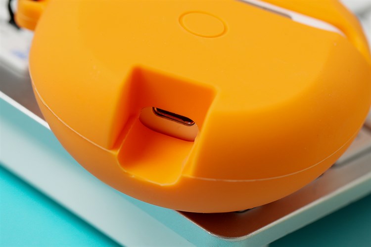 Túi đựng Airpods Pro Nhựa dẻo Carton JM Màu Cam