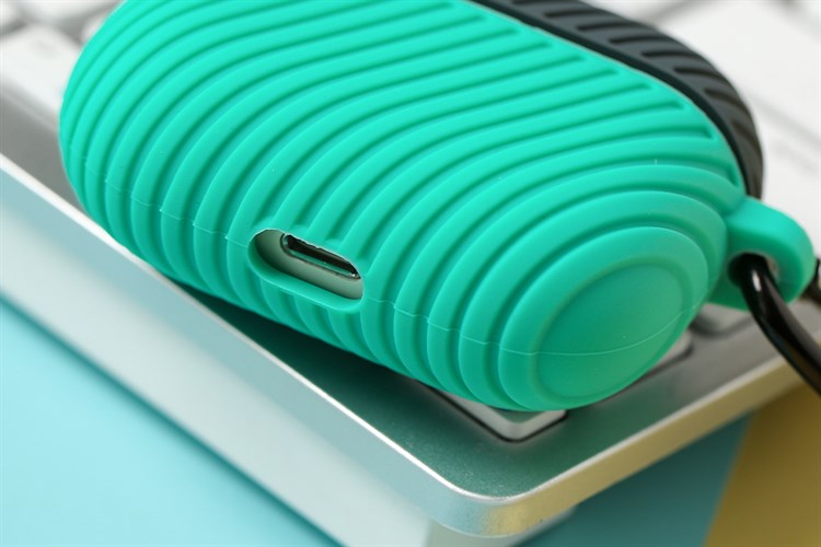 Túi đựng Airpods Pro Silicone kèm móc JM NAP31 Màu Xanh đen