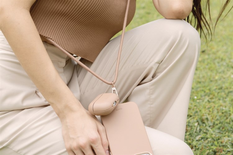 Túi đựng AirPods Pro 2 da PU nhựa PC UNIQ Coehl Haven Màu Kem