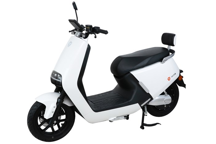 Xe máy điện Yadea G5 Trắng