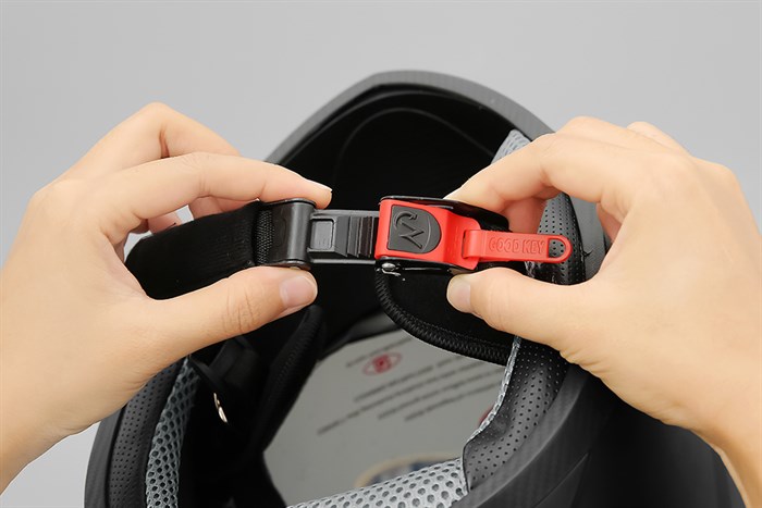 Mũ fullface size XL Boss ATN30K đen Màu Đen