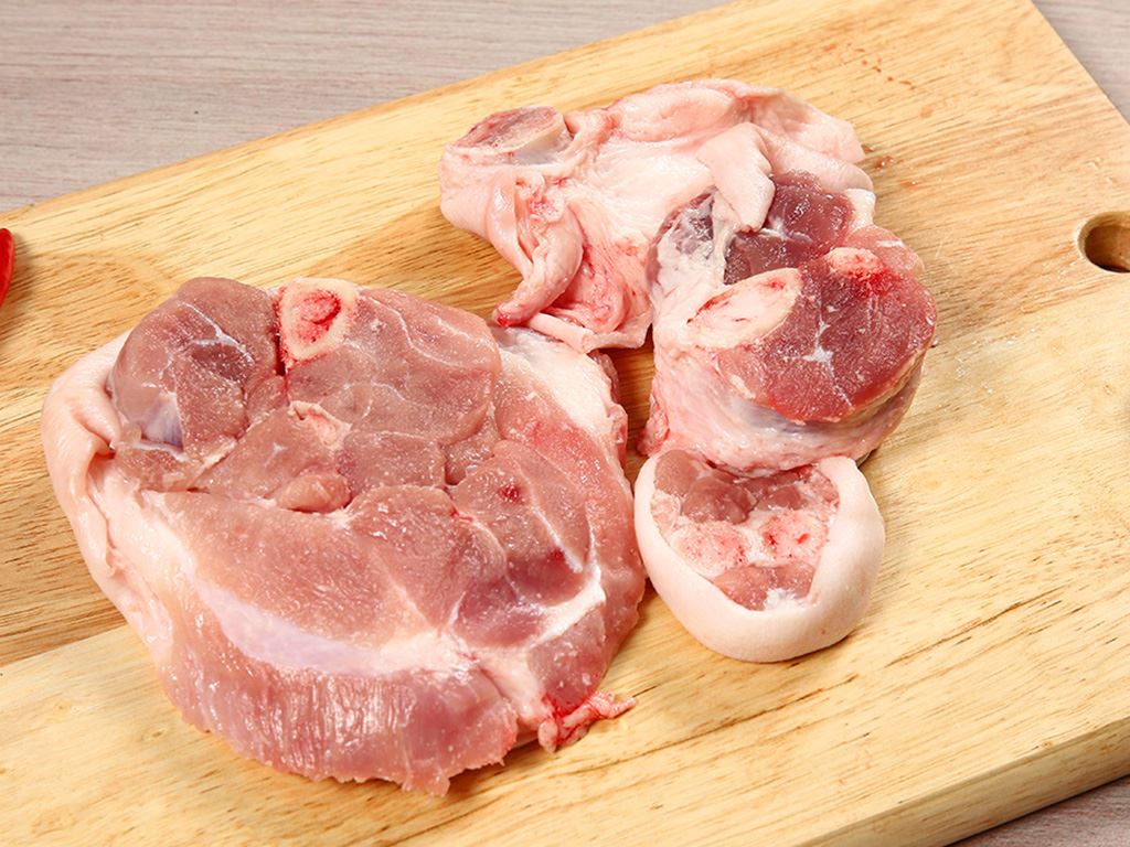 Chân giò heo sau C.P khay 500g (2-4 miếng) 8