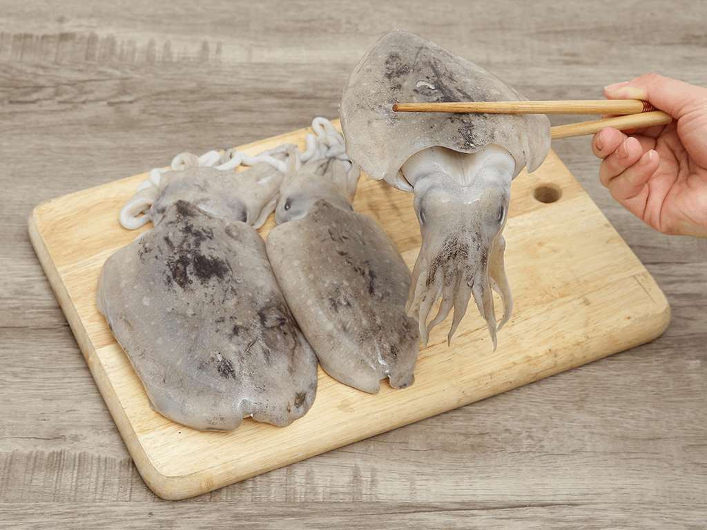 Mực nang nguyên con khay 1kg (2 - 3 con) 10