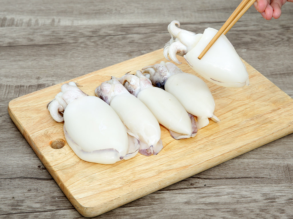 Mực nút nguyên con khay 500g (5 - 8 con) 12