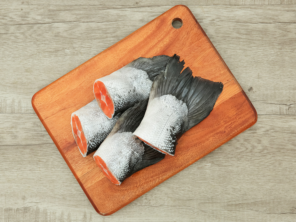 Đuôi cá hồi túi 500g 1