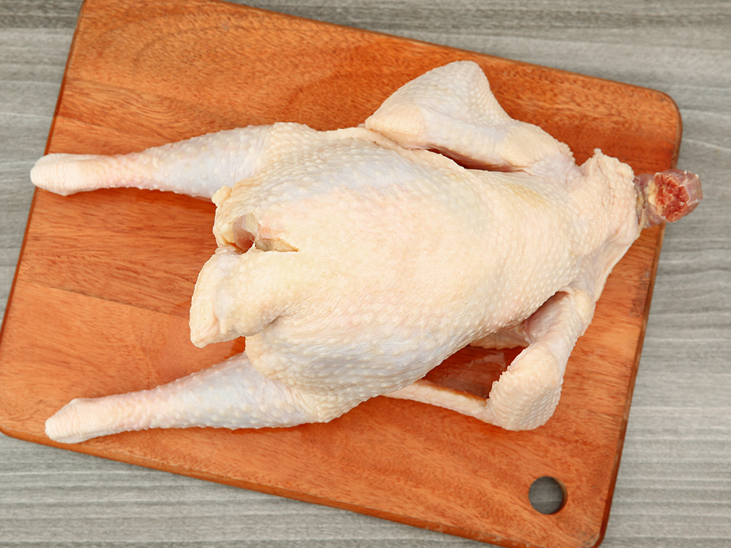 Gà dai nguyên con nhập khẩu đông lạnh túi 1.2kg 3