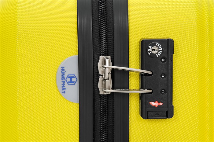 Vali nhựa 20 inch Hùng Phát 699 (Vàng)