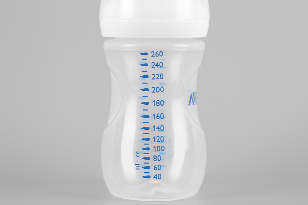 Bình sữa nhựa PP Philips Avent SCF693/13 260ml sở hữu dung tích lên đến 260ml, phù hợp với trẻ từ 1 tháng tuổi trở lên