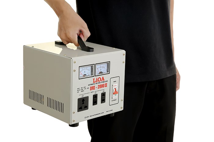 Ổn áp LiOA 1 pha 2kVA DRI-2000II Màu Xám nhạt