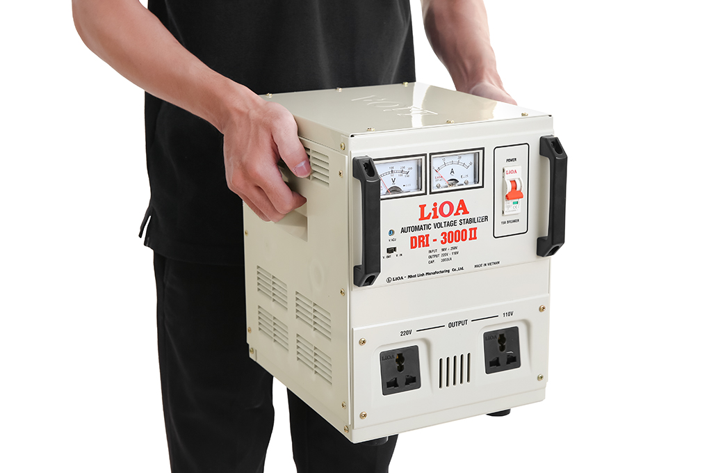 Ổn áp LiOA 1 pha 3kVA DRI-3000II Màu Xám nhạt