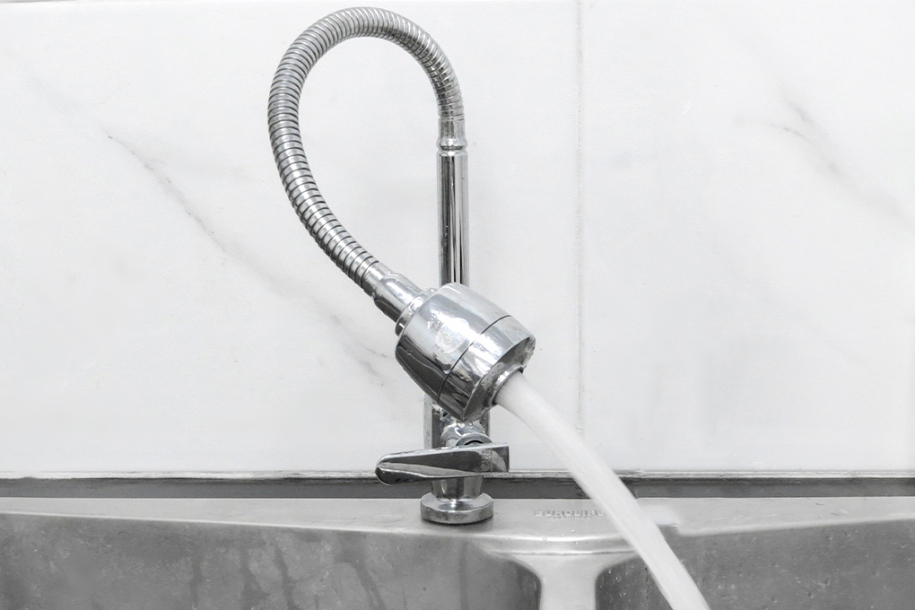 Vòi Nước Rửa Bát Inox Tăng Áp Xoay 360 Độ: Đổi Mới Tiện Ích Bếp Nhà Bạn