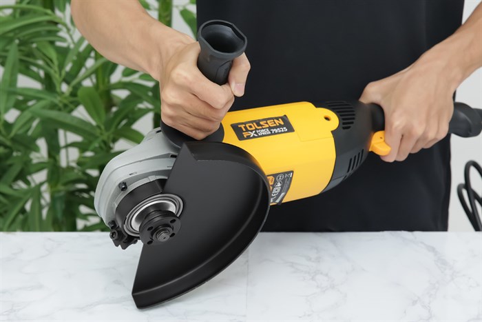 Máy mài góc Tolsen 79525 2400W Màu Đen - Vàng