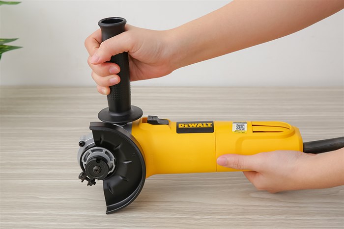 Máy mài góc Dewalt DW802-B1 850W