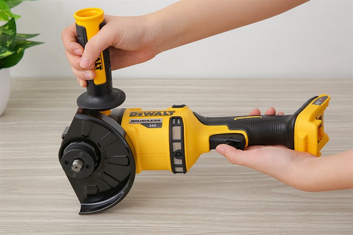 Máy mài góc dùng pin Dewalt DCG414N-XJ 54V (không kèm pin, sạc)